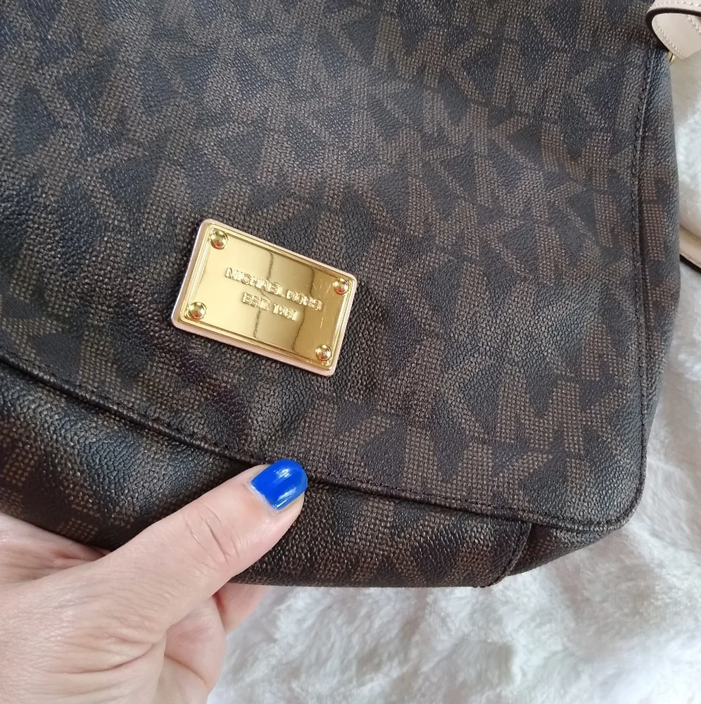 Michael Kors Messenger Crossbody - Picture 10 of 11